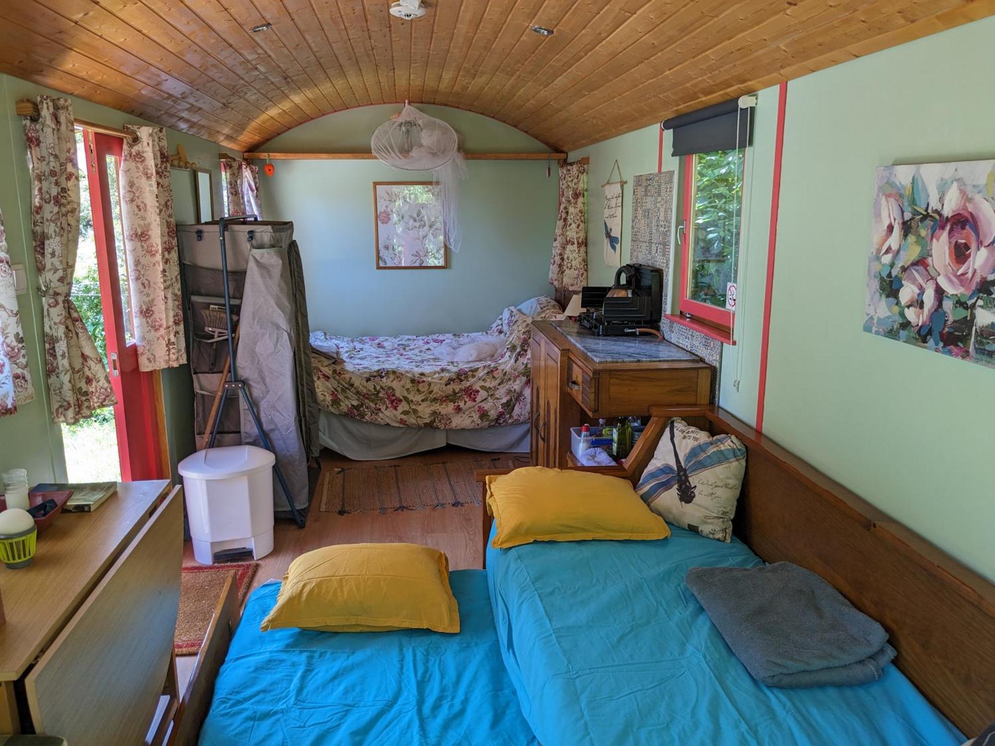 פדרוגאו גראנדה Rosa The Cosy Cabin - Gypsy Wagon - Shepherds Hut, River Views Off-Grid Eco Living מראה חיצוני תמונה